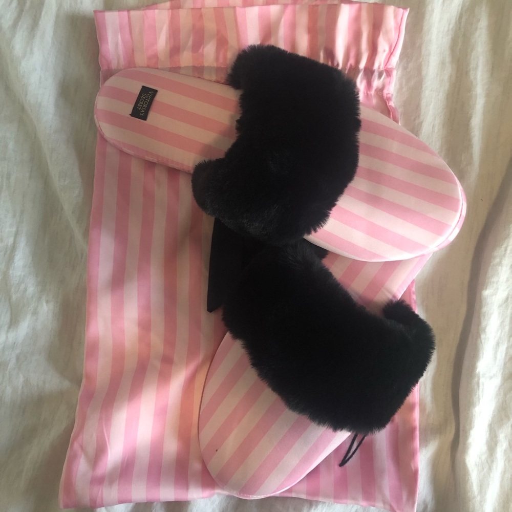 BRAND NEW W/O TAGS VICTORIA’s SECRET SLIPPERS